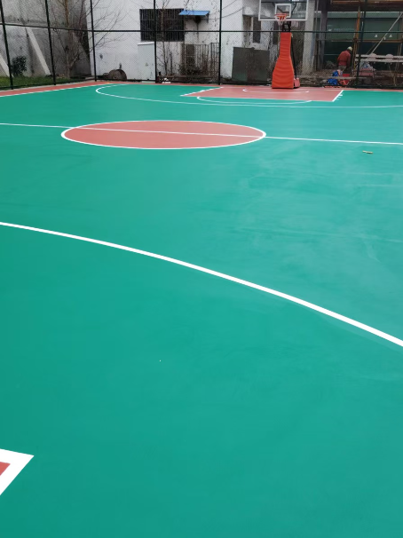 八步 球场长期使用易出现地面开裂